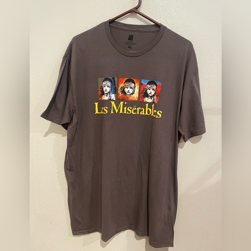 Les Misérables Graphic T-Shirt - Gray